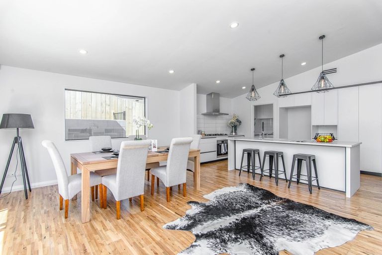 Photo of property in 9 Nerehana Place, Red Beach, 0932