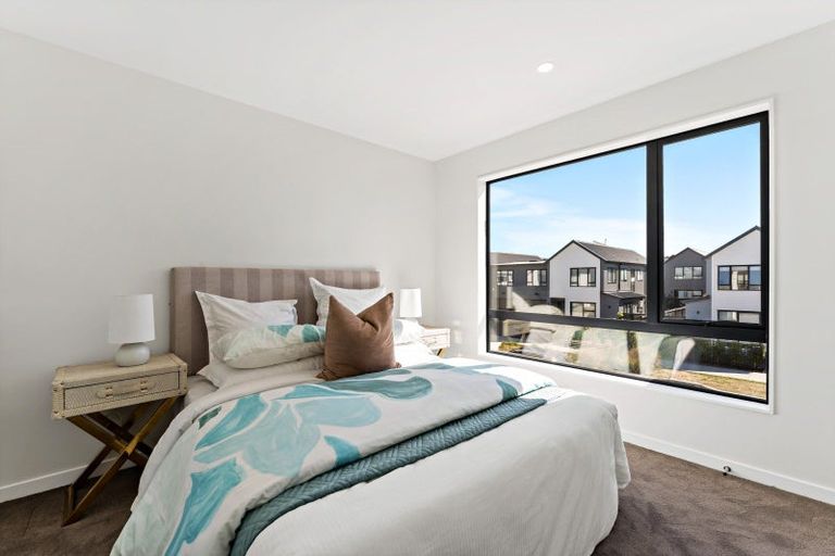 Photo of property in 10 Babos Avenue, Kumeu, 0810