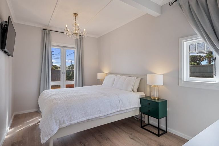 Photo of property in 114 Seaview Road, Paraparaumu Beach, Paraparaumu, 5032