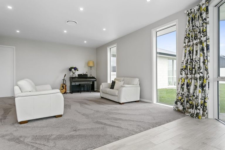 Photo of property in 129 Saint Kilda Road, Cambridge, 3434