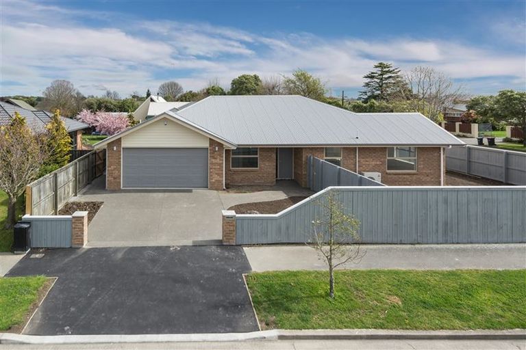 Photo of property in 2 John Morel Place, Parklands, Christchurch, 8083