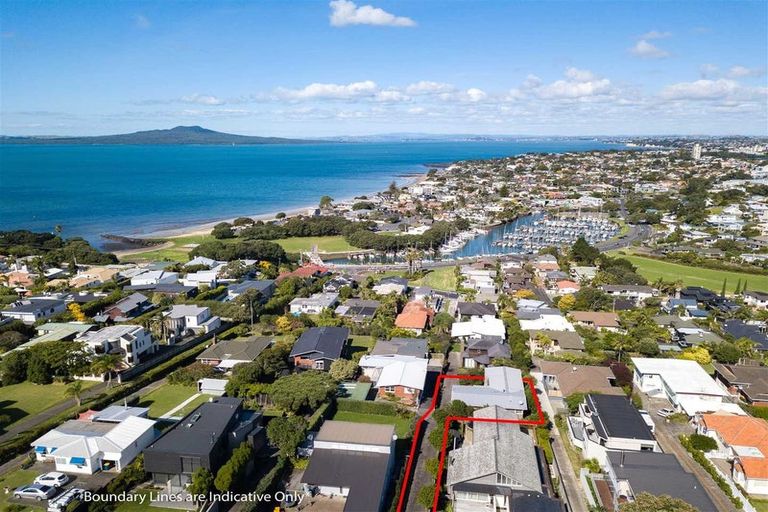 Photo of property in 21a Seaview Road, Castor Bay, Auckland, 0620