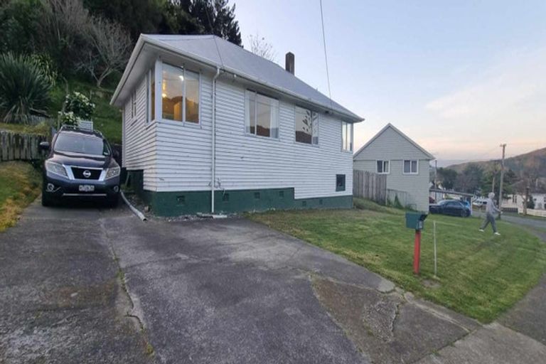 Photo of property in 69 Judd Crescent, Naenae, Lower Hutt, 5011
