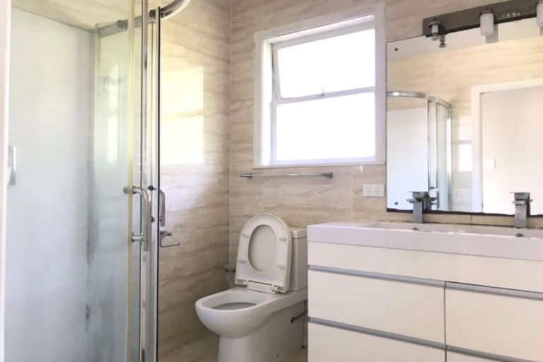 Photo of property in 4 Ondine Place, Glenfield, Auckland, 0629