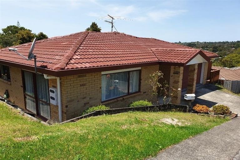 Photo of property in 8 Shah Place, Glen Eden, Auckland, 0602