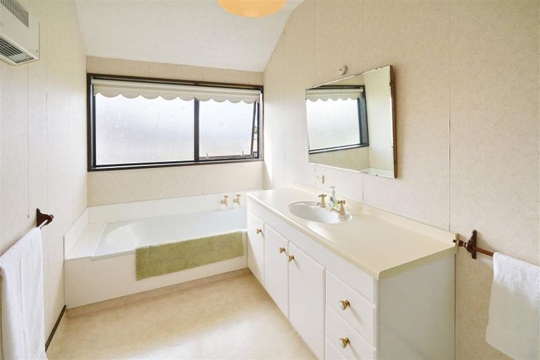 Photo of property in 18 Pelorus Place, Harewood, Christchurch, 8051