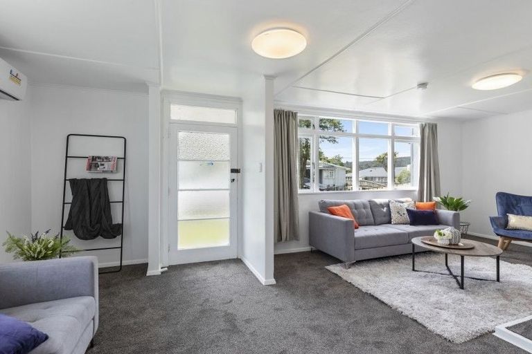 Photo of property in 35 Hanson Grove, Stokes Valley, Lower Hutt, 5019