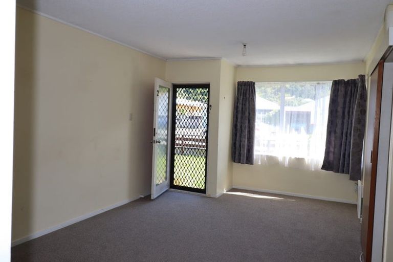 Photo of property in 171f2 Queens Drive, Lyall Bay, Wellington, 6022