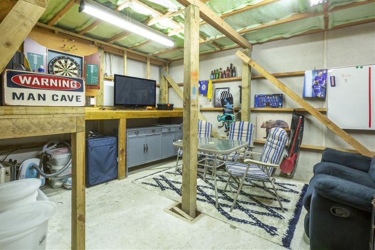 Photo of property in 76 Omapere Street, Whitby, Porirua, 5024