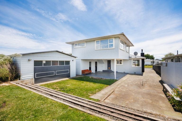 Photo of property in 18 Somerset Crescent, Highbury, Palmerston North, 4412