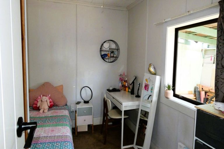 Photo of property in 24 Coates Street, Westport, 7825