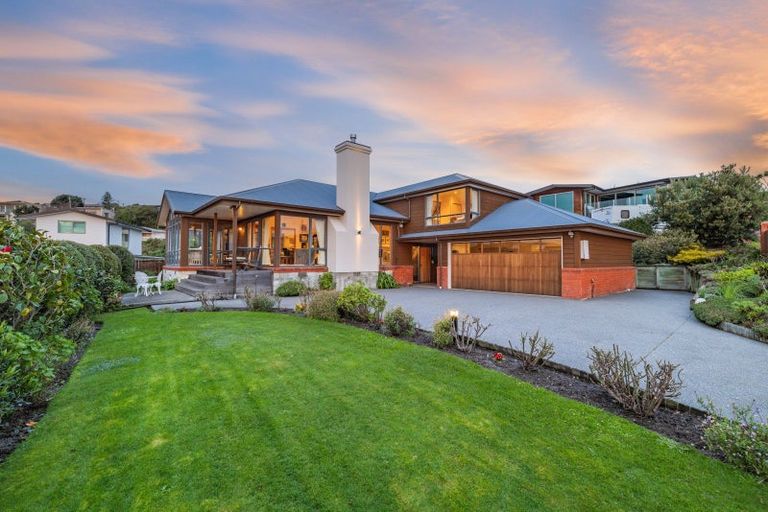 Photo of property in 43 Cannon Hill Crescent, Mount Pleasant, Christchurch, 8081