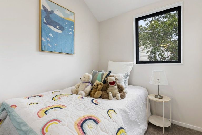 Photo of property in 121a Reeves Road, Pakuranga Heights, Auckland, 2010