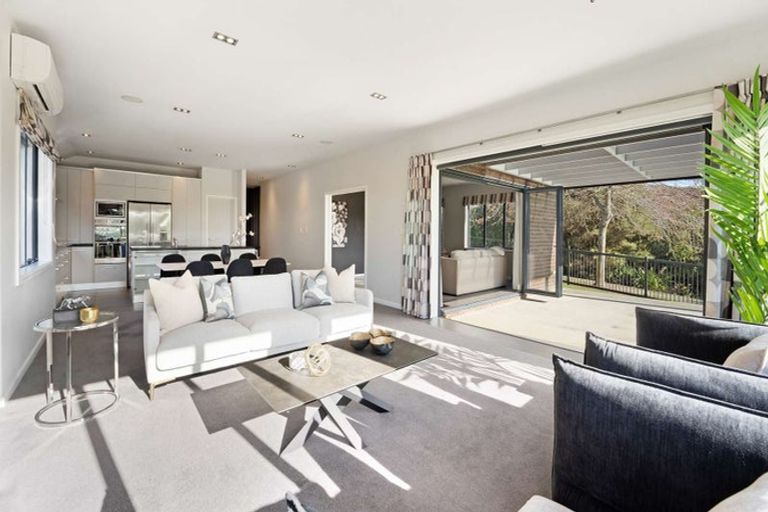 Photo of property in 13 Corsica Way, Karaka, Papakura, 2113