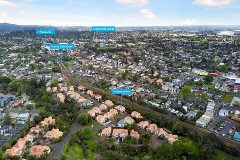 Photo of property in 10 Dainton Place, New Lynn, Auckland, 0600