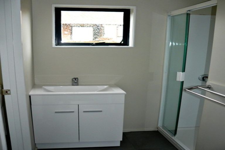 Photo of property in 120 Lynwood Road, New Lynn, Auckland, 0600