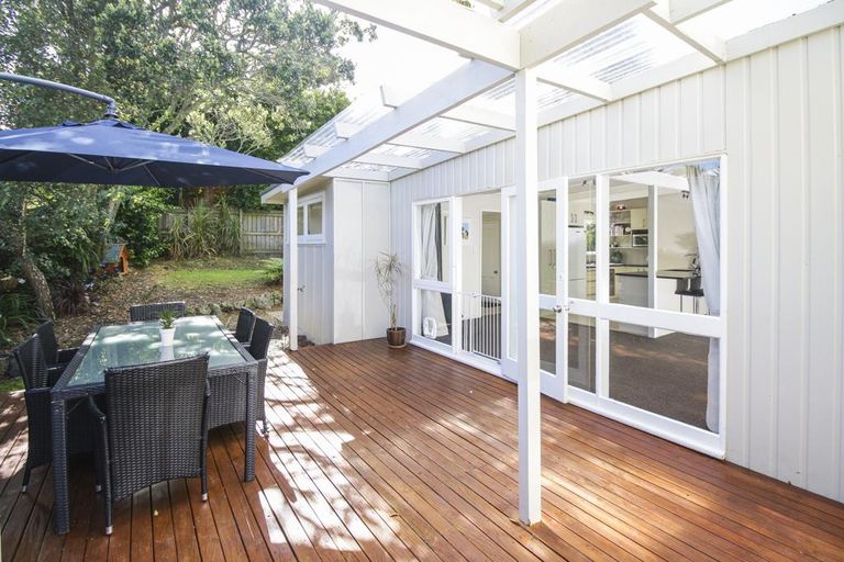 Photo of property in 28 Derwent Crescent, Titirangi, Auckland, 0604