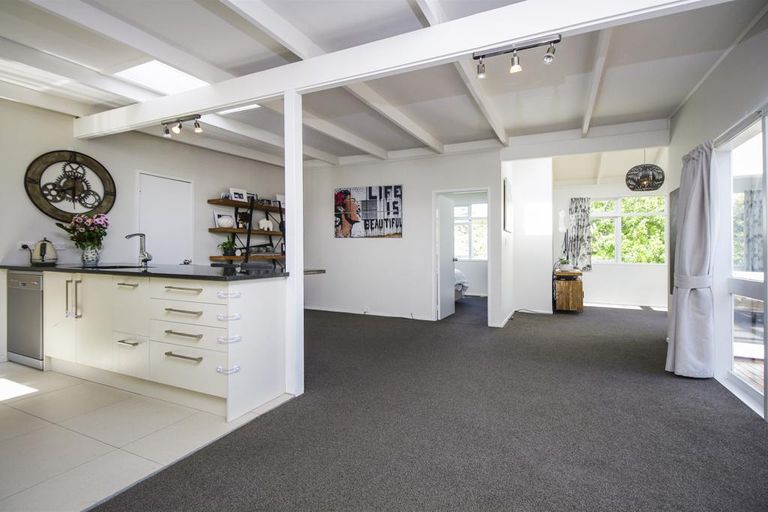 Photo of property in 28 Derwent Crescent, Titirangi, Auckland, 0604