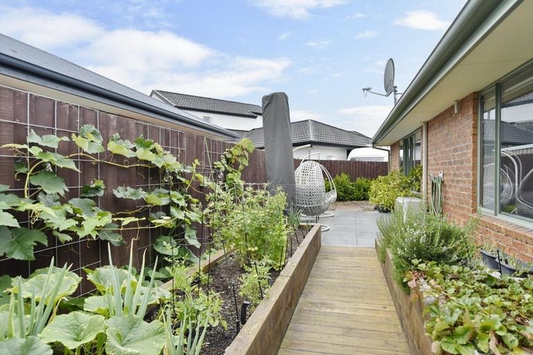 Photo of property in 1 Kohi Drive, Parklands, Christchurch, 8083