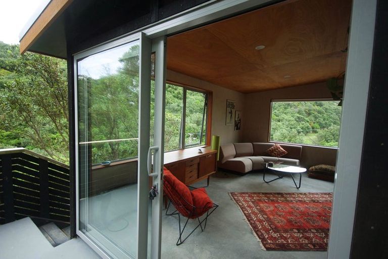 Photo of property in 203 Houghton Bay Road, Houghton Bay, Wellington, 6023