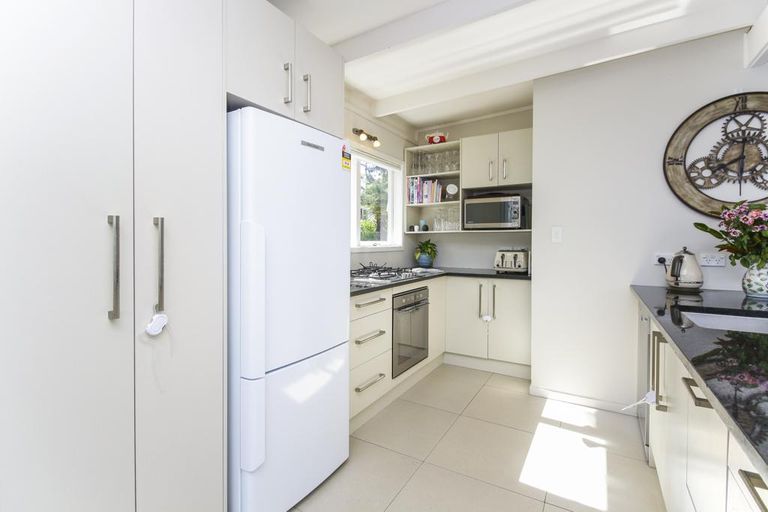 Photo of property in 28 Derwent Crescent, Titirangi, Auckland, 0604