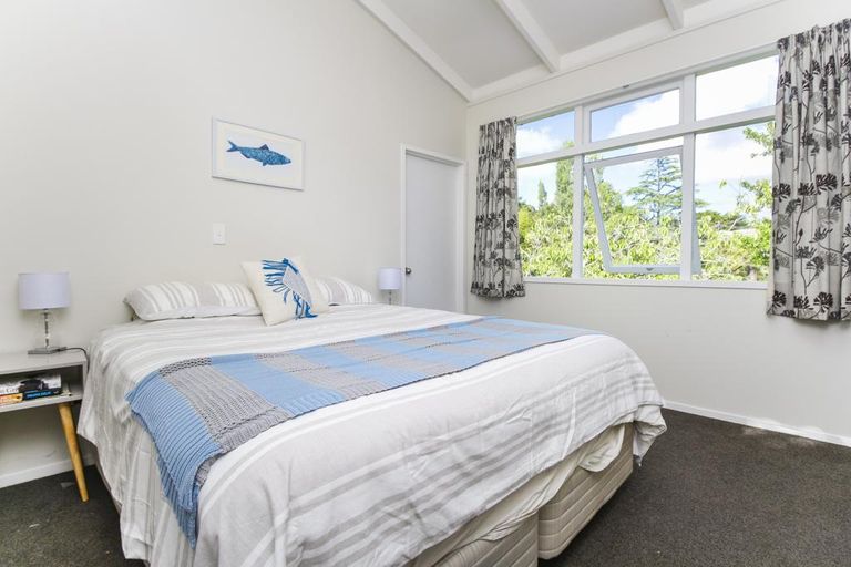 Photo of property in 28 Derwent Crescent, Titirangi, Auckland, 0604