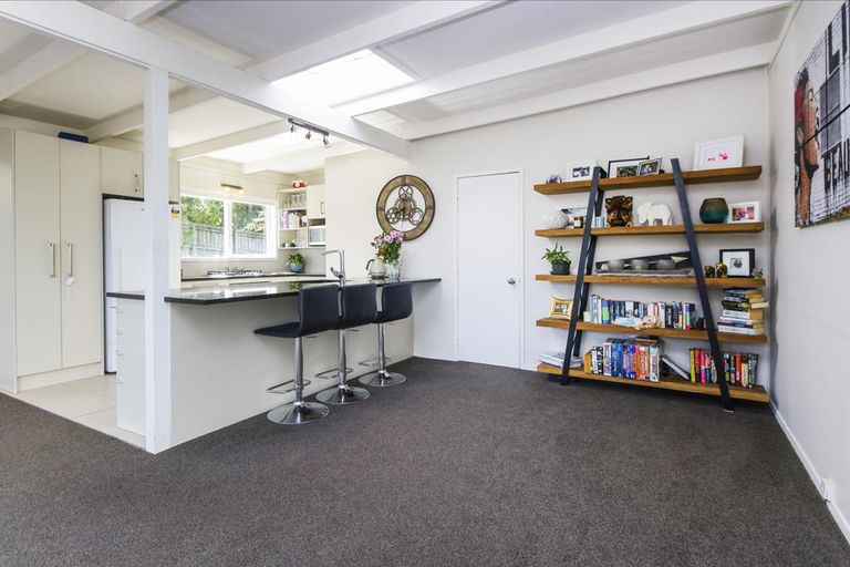 Photo of property in 28 Derwent Crescent, Titirangi, Auckland, 0604