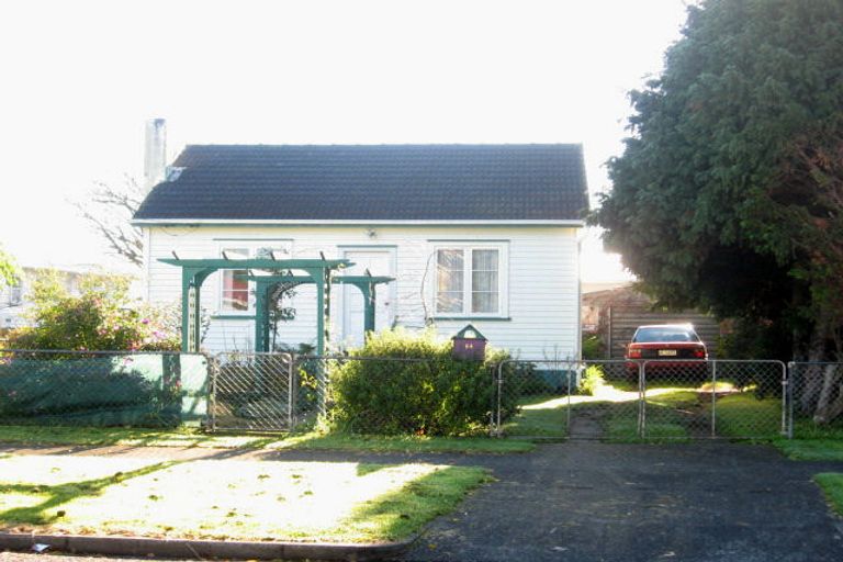Photo of property in 64 Gloucester Road, Manurewa, Auckland, 2102