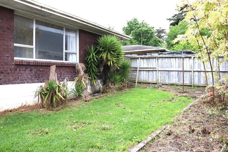 Photo of property in 2/199 Henderson Valley Road, Henderson, Auckland, 0612