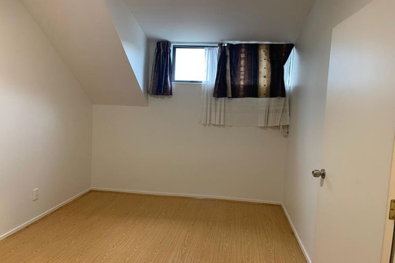 Photo of property in 1/1 Melview Place, New Lynn, Auckland, 0600