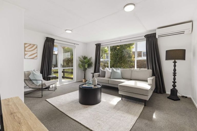 Photo of property in 9 Anson Place, Westown, New Plymouth, 4310