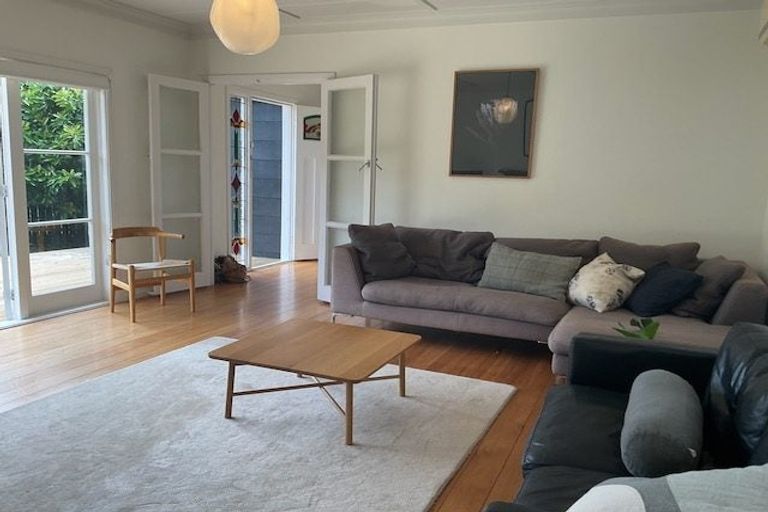 Photo of property in 18 Norman Road, Titirangi, Auckland, 0604