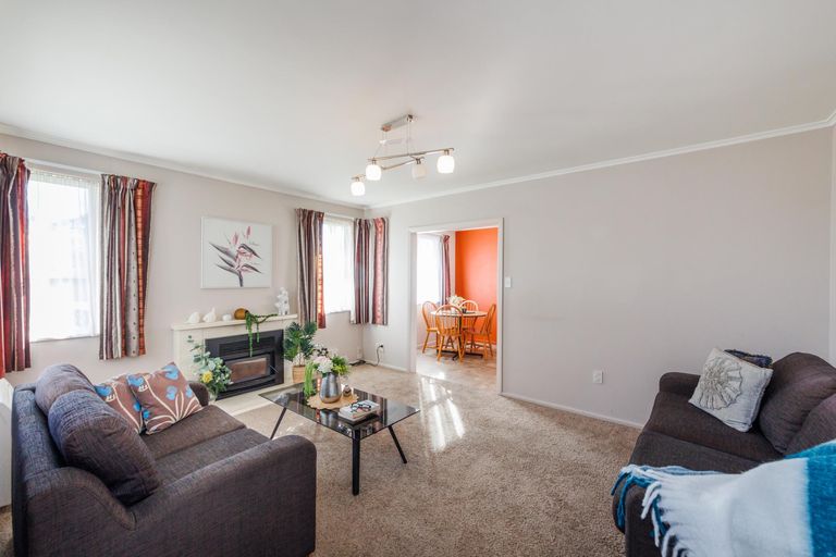 Photo of property in 19 Piper Place, Roslyn, Palmerston North, 4414