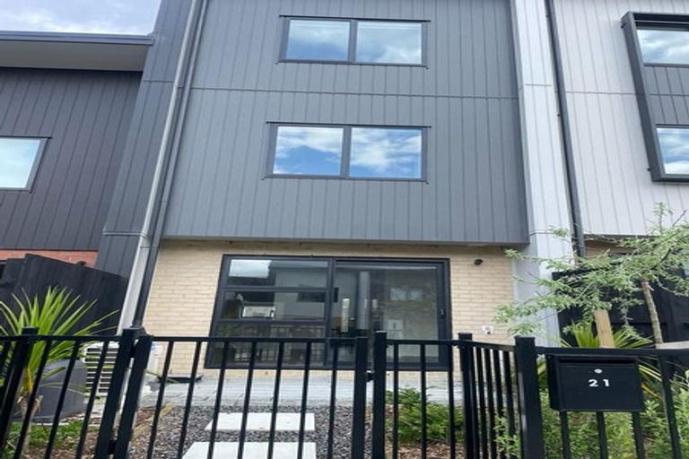 Photo of property in 21 Jabuka Street, Glen Eden, Auckland, 0602