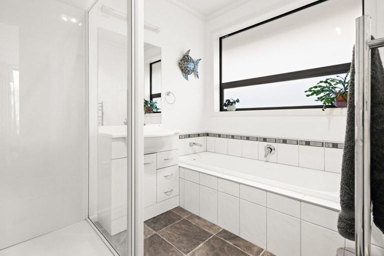 Photo of property in 123 Arataki Road, Havelock North, 4130