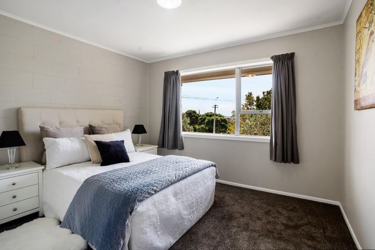 Photo of property in 3/68 Rua Road, Glen Eden, Auckland, 0602