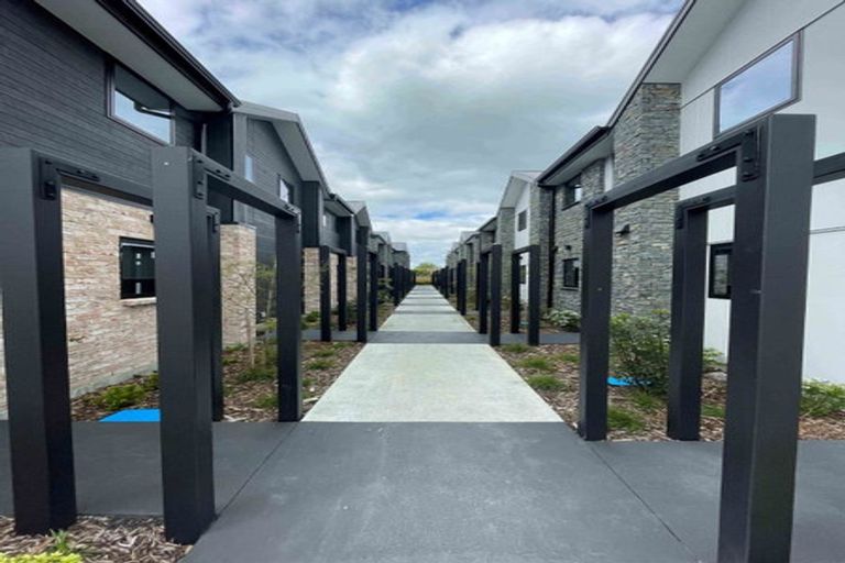 Photo of property in 17/10 Fathom Place, Te Atatu Peninsula, Auckland, 0610