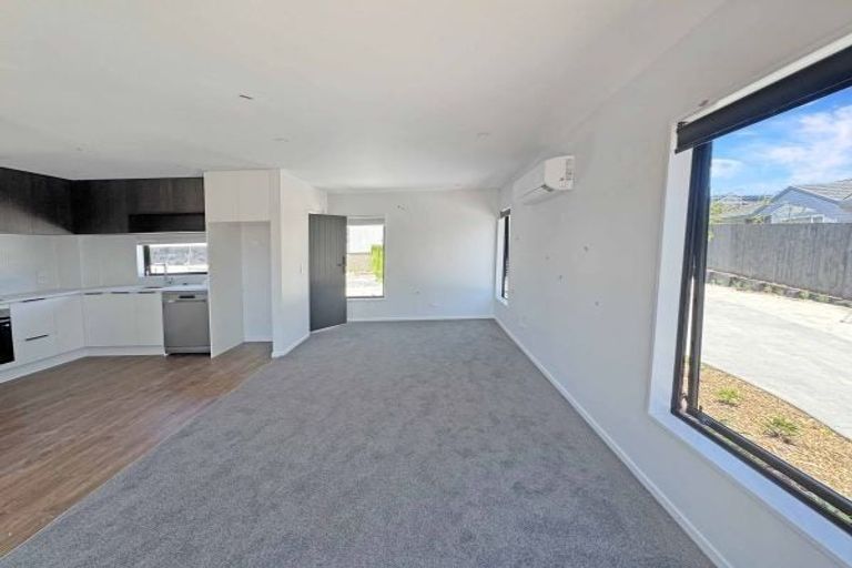 Photo of property in 8/79 Edmonton Road, Henderson, Auckland, 0612