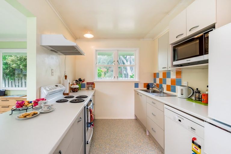 Photo of property in 22 Hohiria Street, Waikanae Beach, Waikanae, 5036