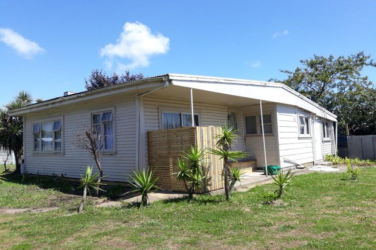 Photo of property in 71 Avenue Road, Foxton, 4814