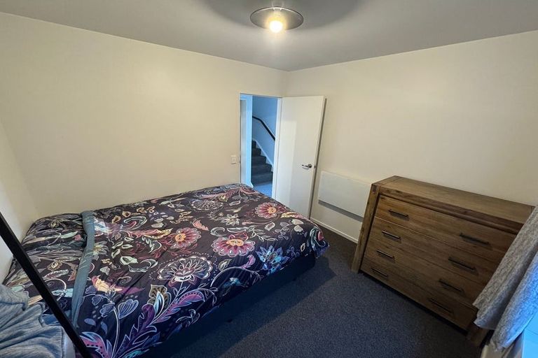 Photo of property in 46 Wynyard Crescent, Fernhill, Queenstown, 9300