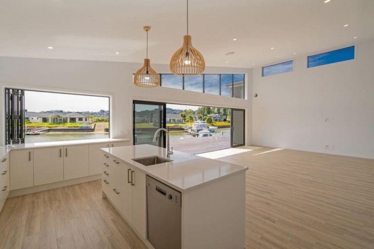 Photo of property in 14 Lady Jocelyn Place, Whitianga, 3510