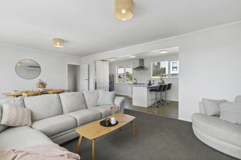 Photo of property in 5 Oswald Crescent, Paparangi, Wellington, 6037