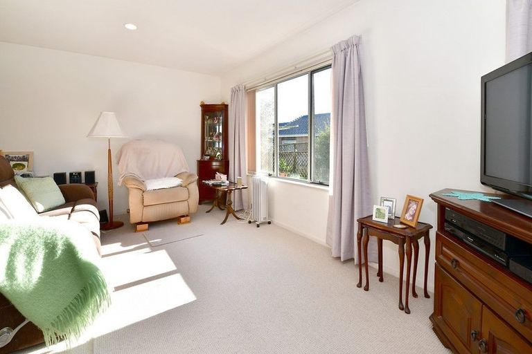 Photo of property in 31 The Grove, Red Beach, 0932