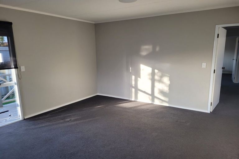 Photo of property in 2/112 View Road, Sunnyvale, Auckland, 0612