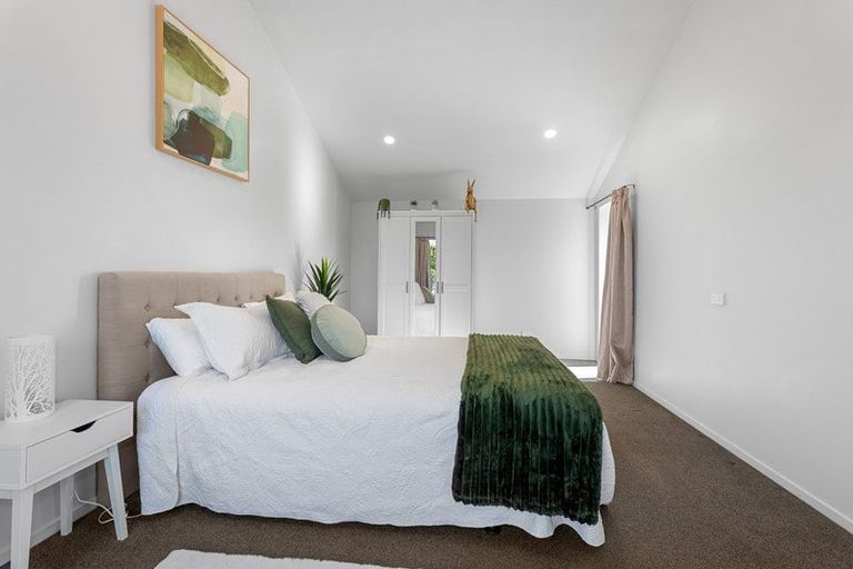 Photo of property in 802 Waitakere Road, Kumeu, 0891