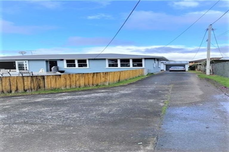 Photo of property in 13 Rewarewa Road, Te Atatu Peninsula, Auckland, 0610