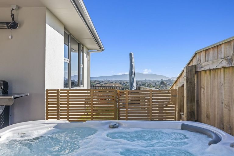 Photo of property in 99 Kakariki Grove, Waikanae, 5036