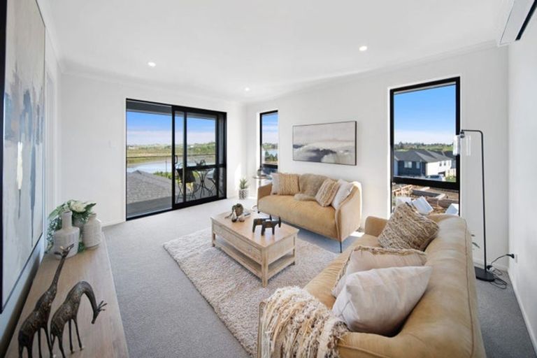 Photo of property in 26 Emerald Avenue, Rosehill, Papakura, 2113