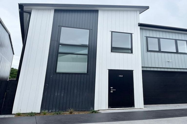 Photo of property in 701 Massey Road, Mangere, Auckland, 2022